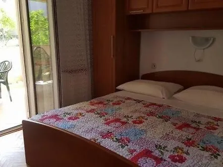 Bed & Breakfast In With Terrace, W-lan Banjol