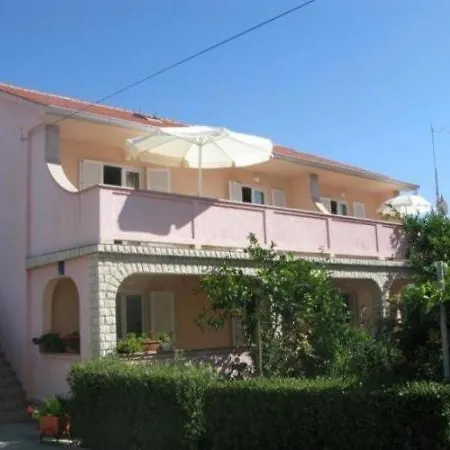 Bed & Breakfast In With Terrace, W-lan Banjol